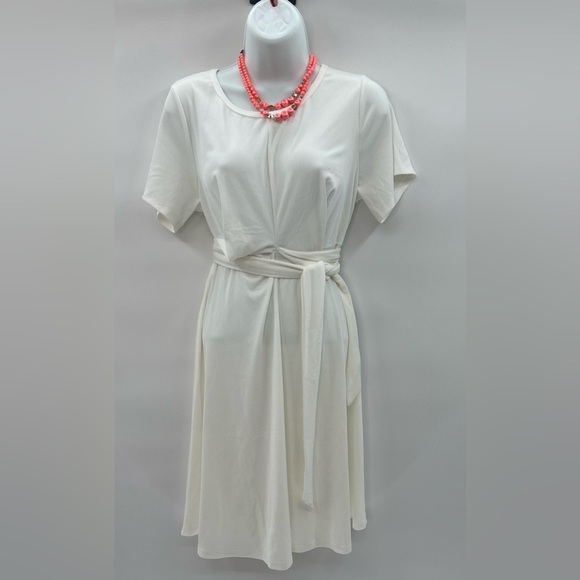 Aiswi Elegant White Dress Size M NWOT - Picture 1 of 5